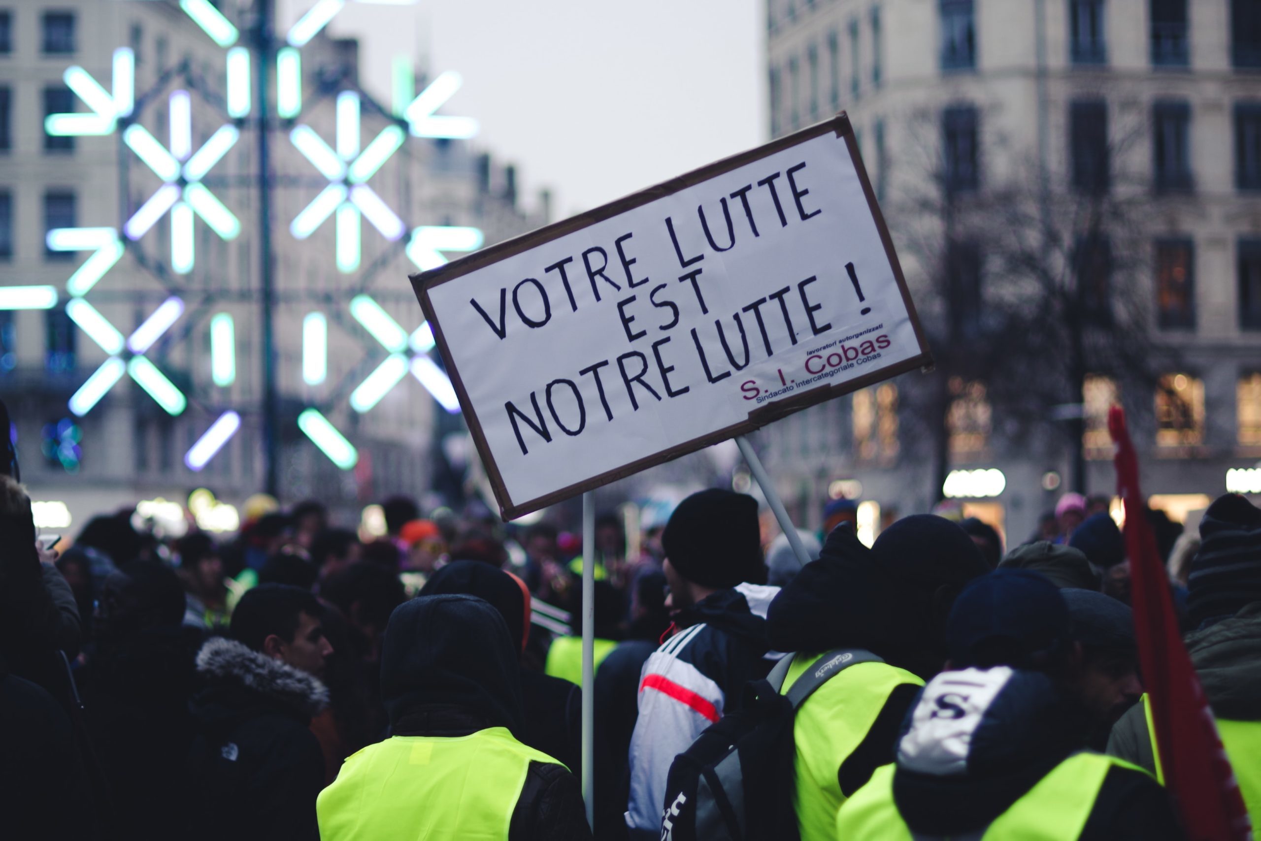 https://www.republique-souveraine.fr/wp-content/uploads/2021/05/ev-CPFdKHSiY8U-unsplash-scaled-e1620904450370.jpg